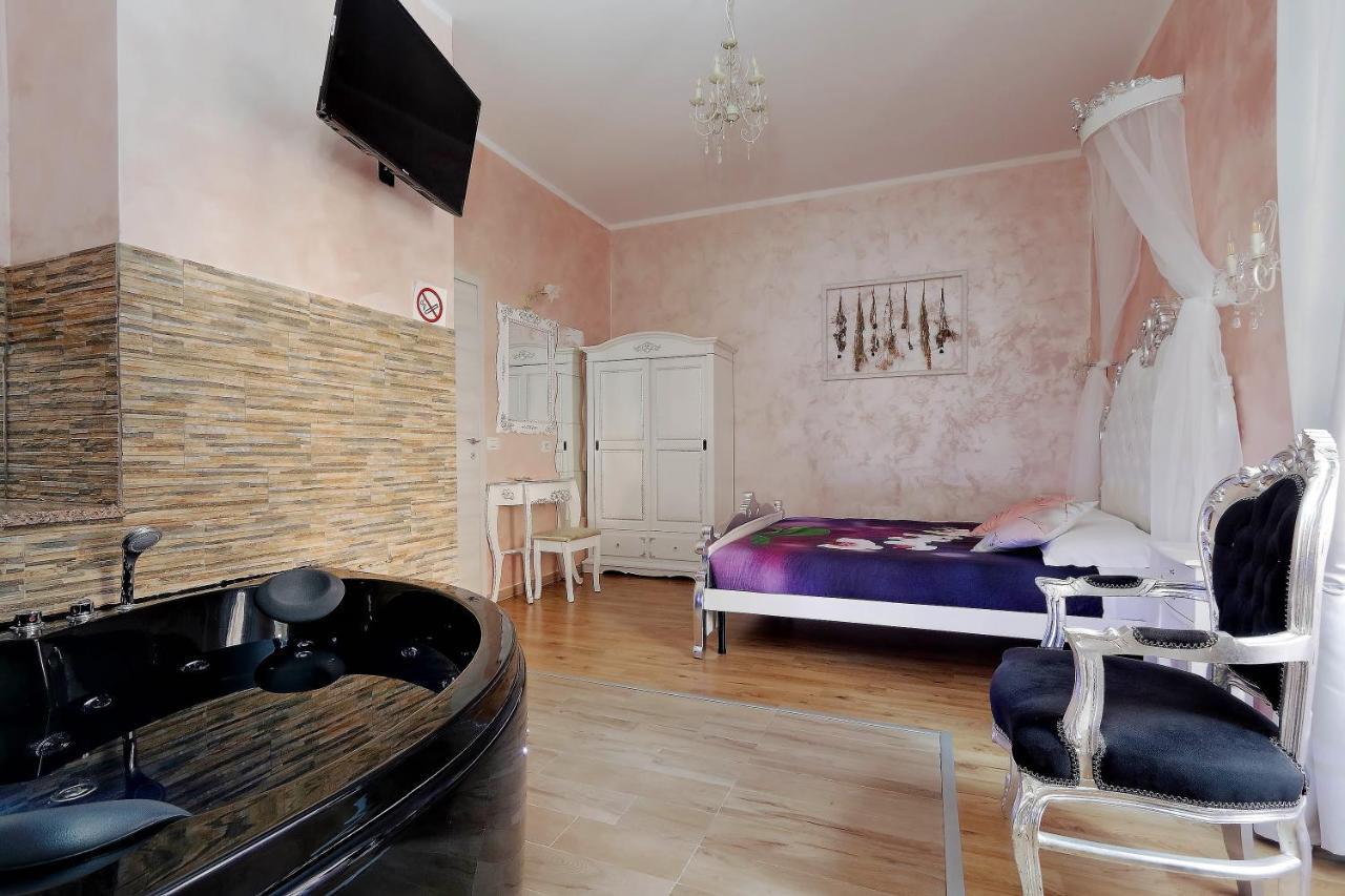 Deluxe Rooms And Chilling Jacuzzi Suite Guesthouse Rzym Zewnętrze zdjęcie