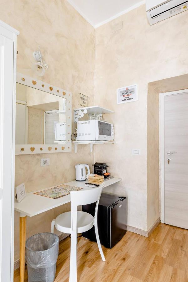 Deluxe Rooms And Chilling Jacuzzi Suite Guesthouse Rzym Zewnętrze zdjęcie
