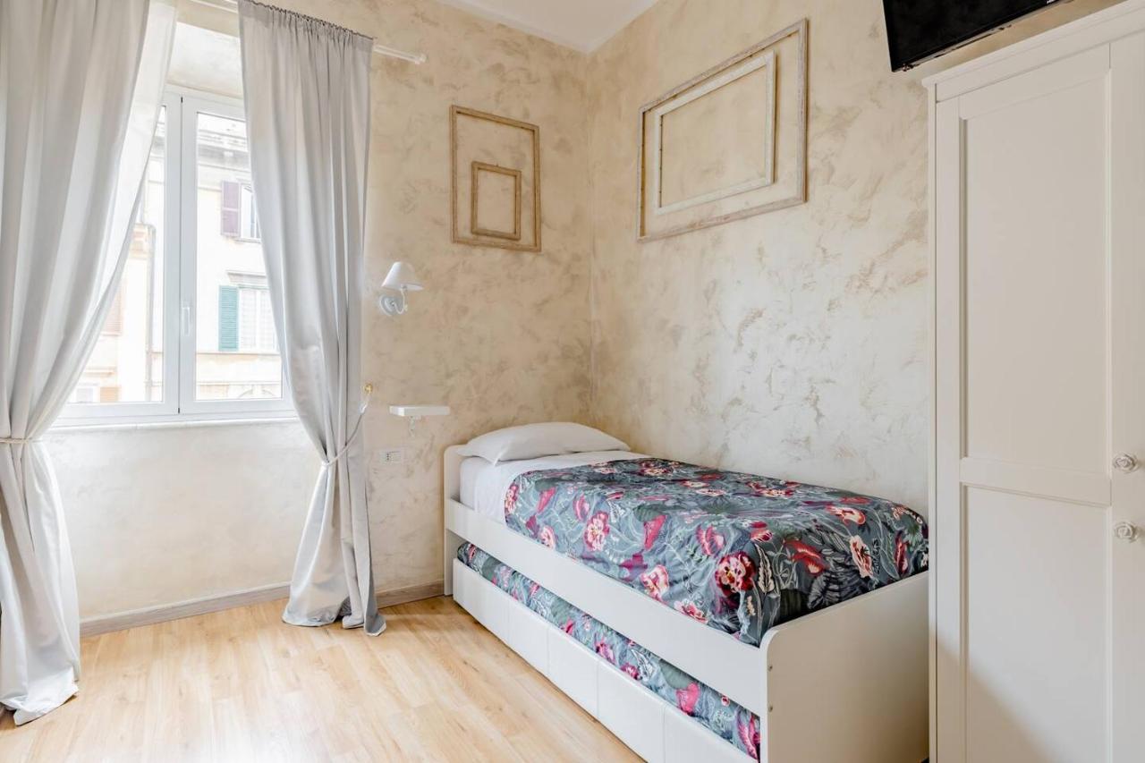 Deluxe Rooms And Chilling Jacuzzi Suite Guesthouse Rzym Zewnętrze zdjęcie